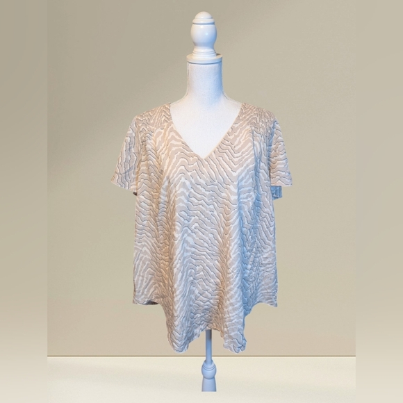 torrid Tops - Torrid Womens Shirt Size 1 Short Sleeve Tiger Patterned Blouse